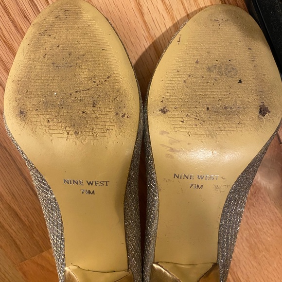 Nine West silvery gold, glittery Heels - Picture 5 of 6